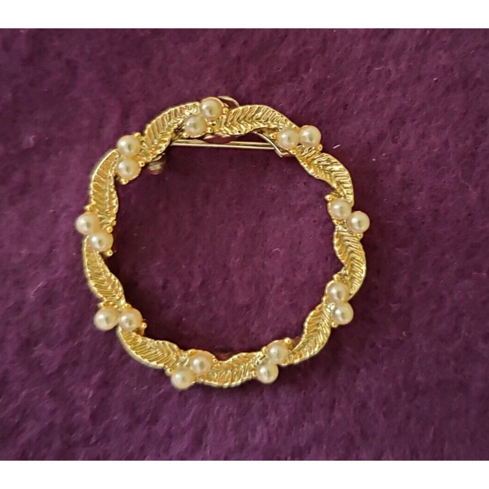Vintage Signed Gerry's Round Gold Tone Faux Pearl Brooch Pin